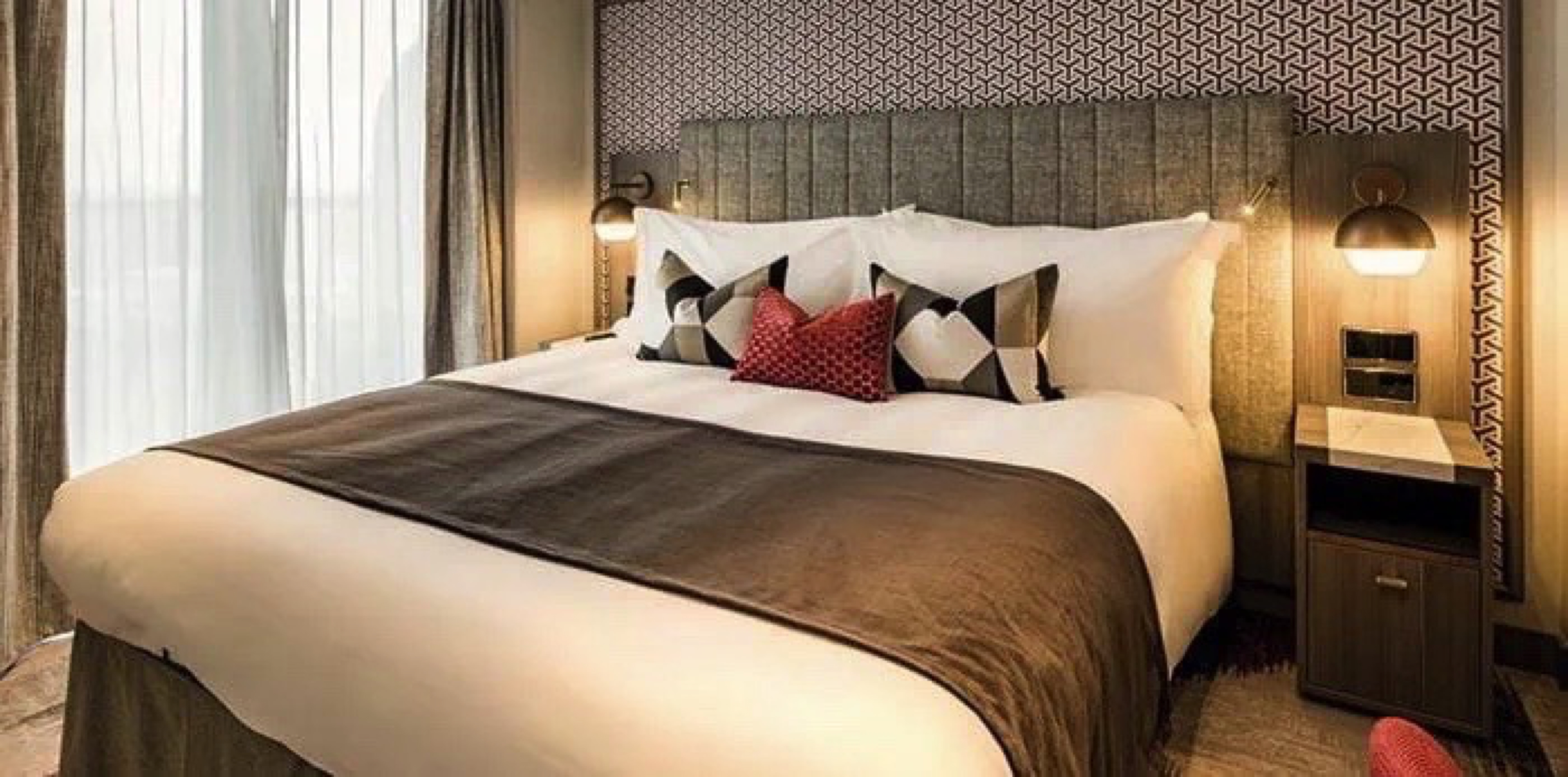 Mid Ship Suite with Balcony